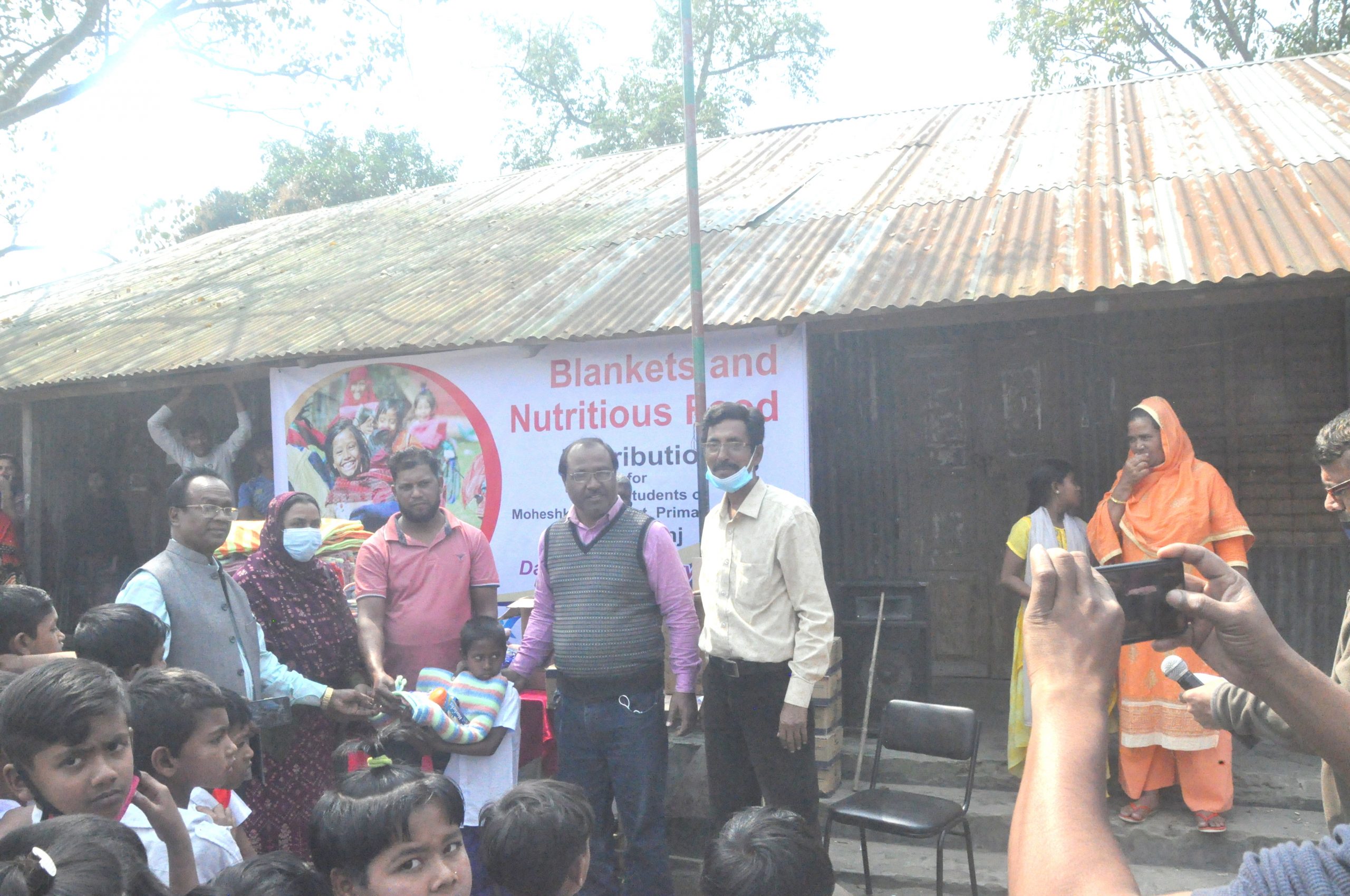 Read more about the article Blankets and nutritious food distribution